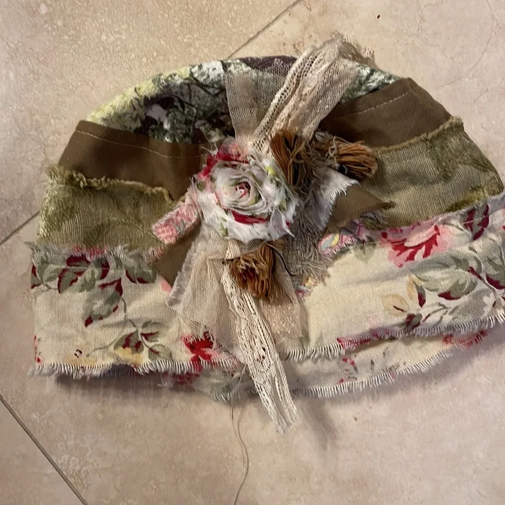 Handmade hat - Picture 3 of 3